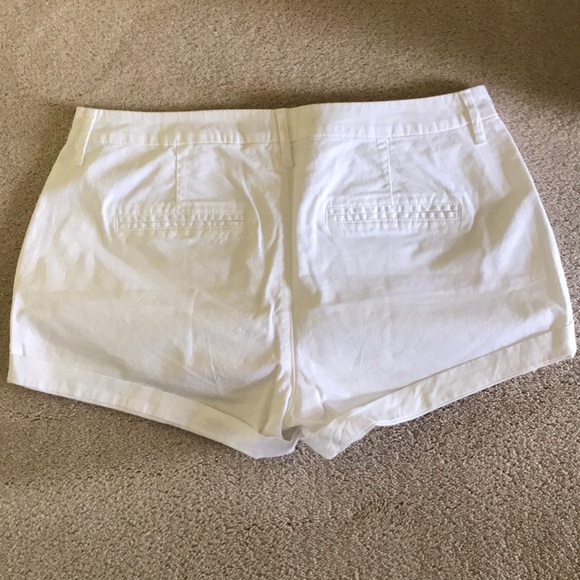 White Old Navy Shorts - Picture 2 of 4